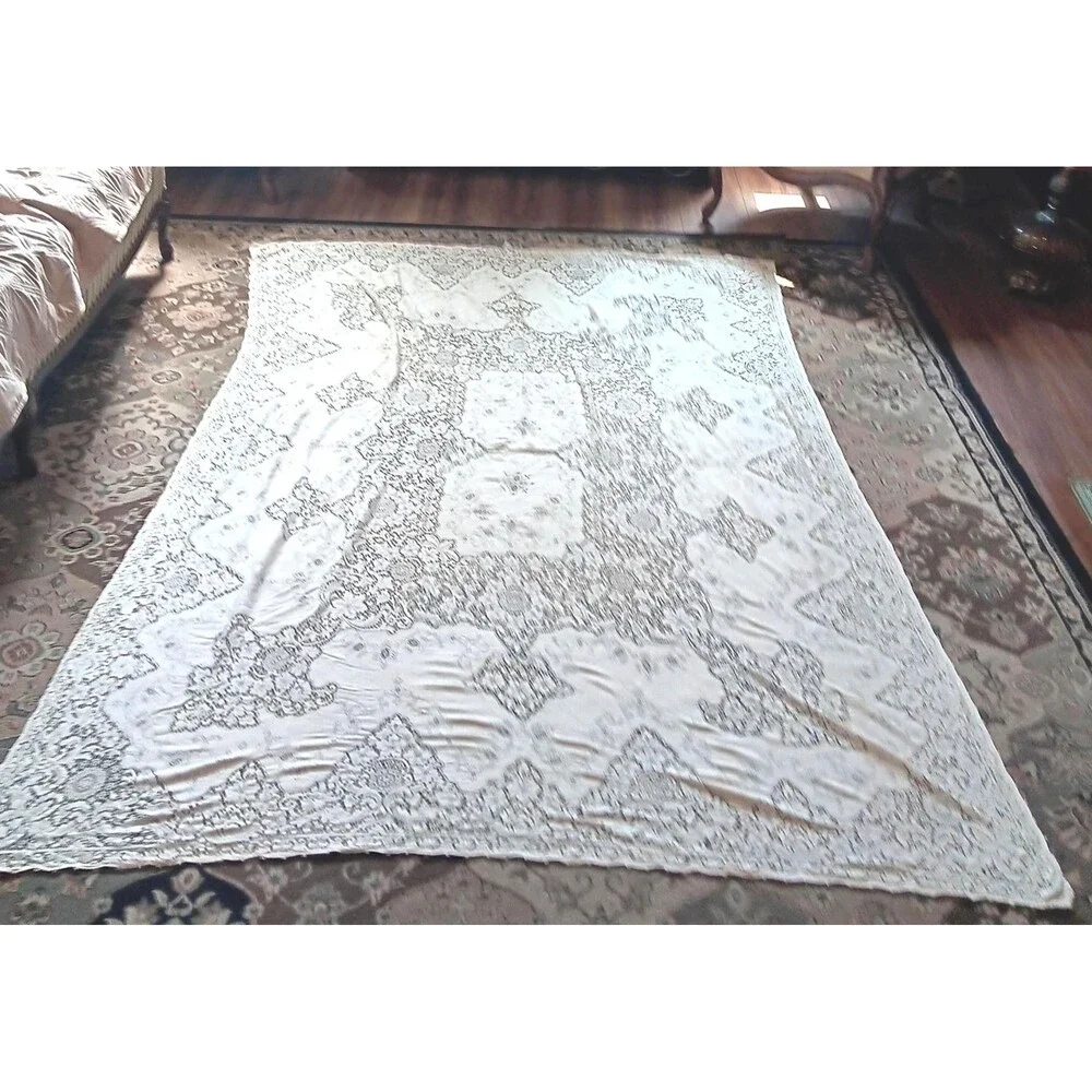 Quaker lace tablecloth 60 X 82   #9